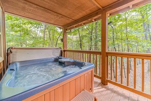 Bañera de hidromasaje al aire libre