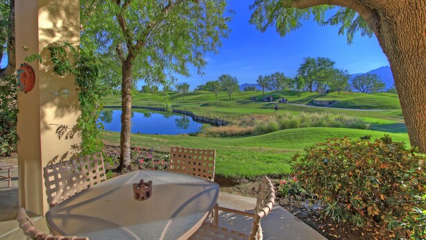 A patio with a table and chairs, overlooking a golf course and a pond. - 191LQ PGA WEST LA QUINTA JEWEL ON TPC STADIUM COURSE SPECTACULAR VIEWS (La Quinta)