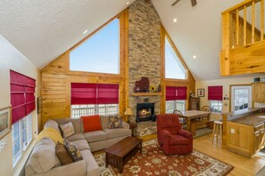 Smart-TV, Kamin, Tischfußball