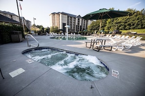 Alberca techada y alberca climatizada