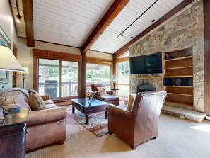 TV, fireplace