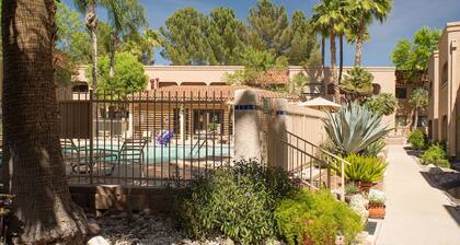 Foothills Beautiful and Comfy 2 Bedroom Apartment