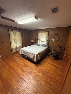 4 bedrooms, WiFi, bed sheets