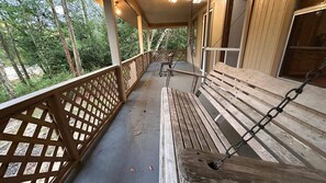 Terrace/patio - Uncle Ralph's House on Red Creek - Uncle Ralph’s Cabin Rentals - PRIVATE BEACH (PERKINSTON)