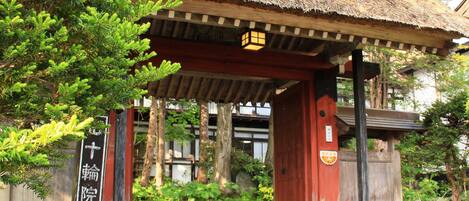 Entrée de l’hébergement