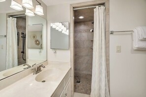 Douche, serviettes fournies
