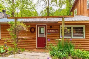 Exterior detail - CREEK & GARDEN COTTAGE | CEDAR SAUNA | HOT TUB (Cleveland)