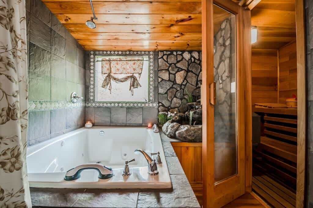 Combined shower/bathtub, hair dryer, towels, soap