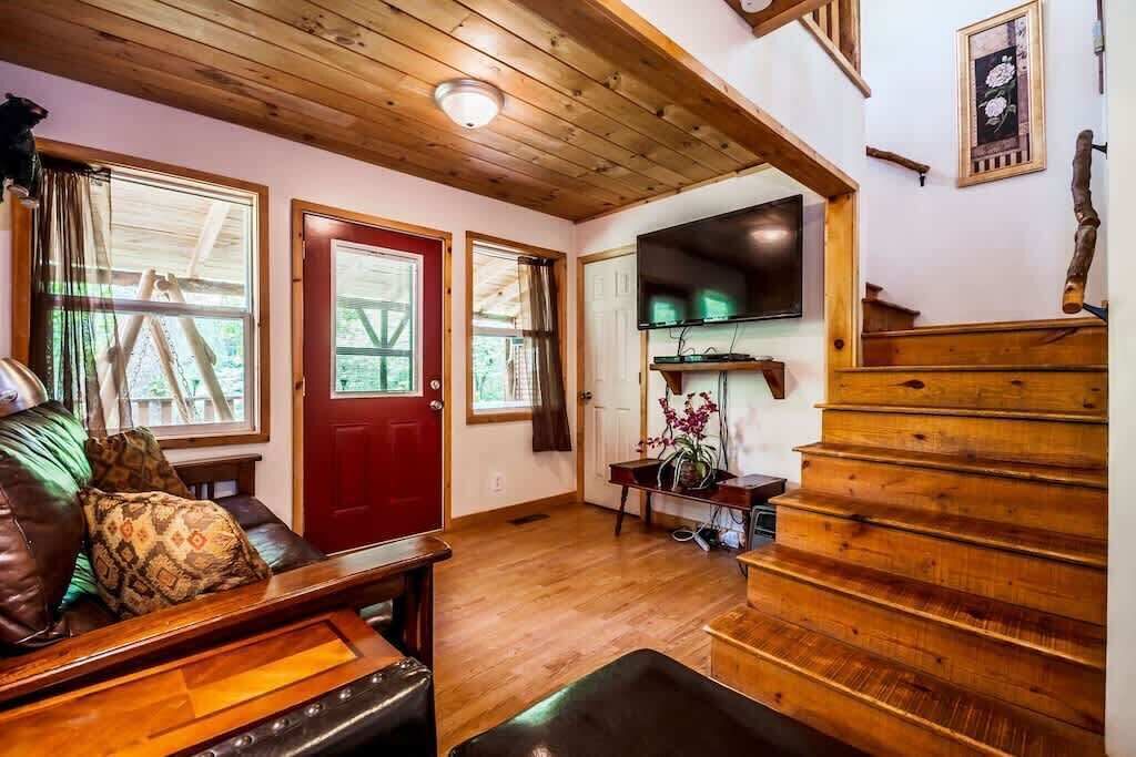 Creek & Garden Cottage | Cedar Sauna | Hot Tub - Clermont, GA