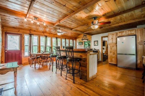 CREEK & GARDEN COTTAGE | CEDAR SAUNA | HOT TUB
