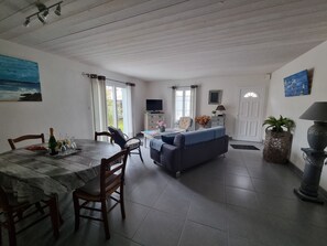 Televisión y reproductor de DVD 