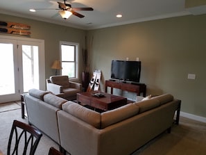Smart TV, fireplace, DVD player, ping pong