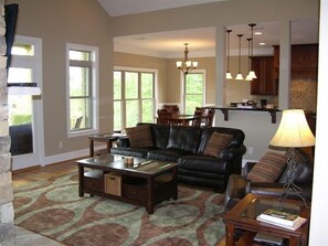 Smart TV, fireplace, DVD player, table tennis