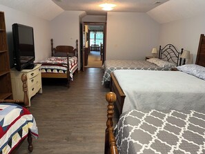 4 bedrooms, iron/ironing board, free WiFi, bed sheets