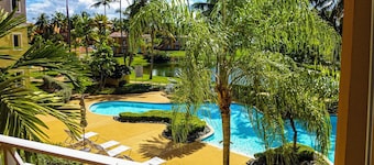 Couple Escape, Spacious, Close to Dining, Tennis, Poolside, & Near to Beach