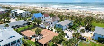 Palm Cottage: Cozy 1 Bedroom Beachside Cottage - Dog Friendly