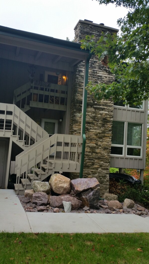 Rocky Glen Condo Forest Nest in the Baraboo Bluffs 2023 Room Prices