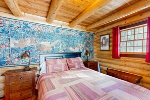 2 bedrooms, iron/ironing board, internet, bed sheets - Beautiful lakefront home with views, deck, swimming dock, 2 kayaks & firepit (Greenville)