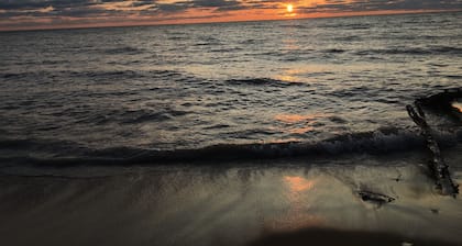 Large Stunning Cottage - Beach access to beautiful Lake Huron