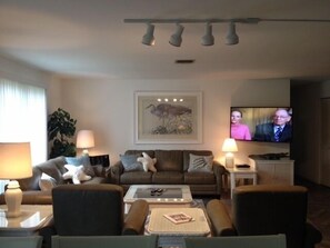 Living area - Blind Pass Condos at Bowman's Beach C103 on beautiful Sanibel Island (Sanibel Island)