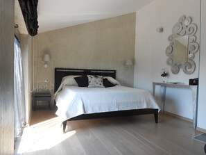 2 soverom, safe på rommet, strykejern/-brett og wi-fi (inkludert)