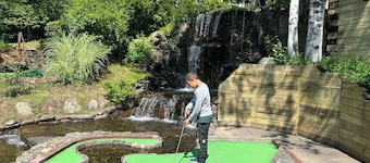 Presidentens luksus ved dette ekte ski-in / ski-out-fjellet! Enebolig, garasje, biljardbord, ping pong! Praktiserende utsikt! Rett ved siden av presidentvalget. LEVERDIG LEVERING TILGJENGELIG!