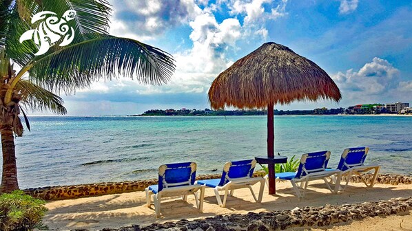 Beach nearby, sun-loungers, beach towels