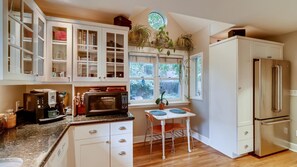 Fridge, microwave, oven, stovetop - Walk to Pearl Street- With Great Backyard! (Boulder)