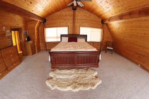 10 bedrooms, iron/ironing board, WiFi, bed sheets - Luxury Log Home Resort, 10 bedrooms on 22 Acres, surrounded by its own mountains (Frazier Park)