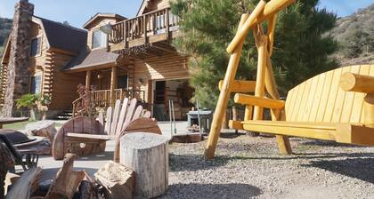 Luxury Log Home Resort, 10 bedrooms on 22 Acres, surrounded by its own mountains