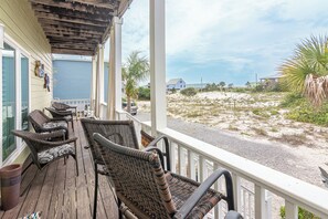 Terrace/patio - Beach Life - Beach House with all the Extras! (Gulf Shores)