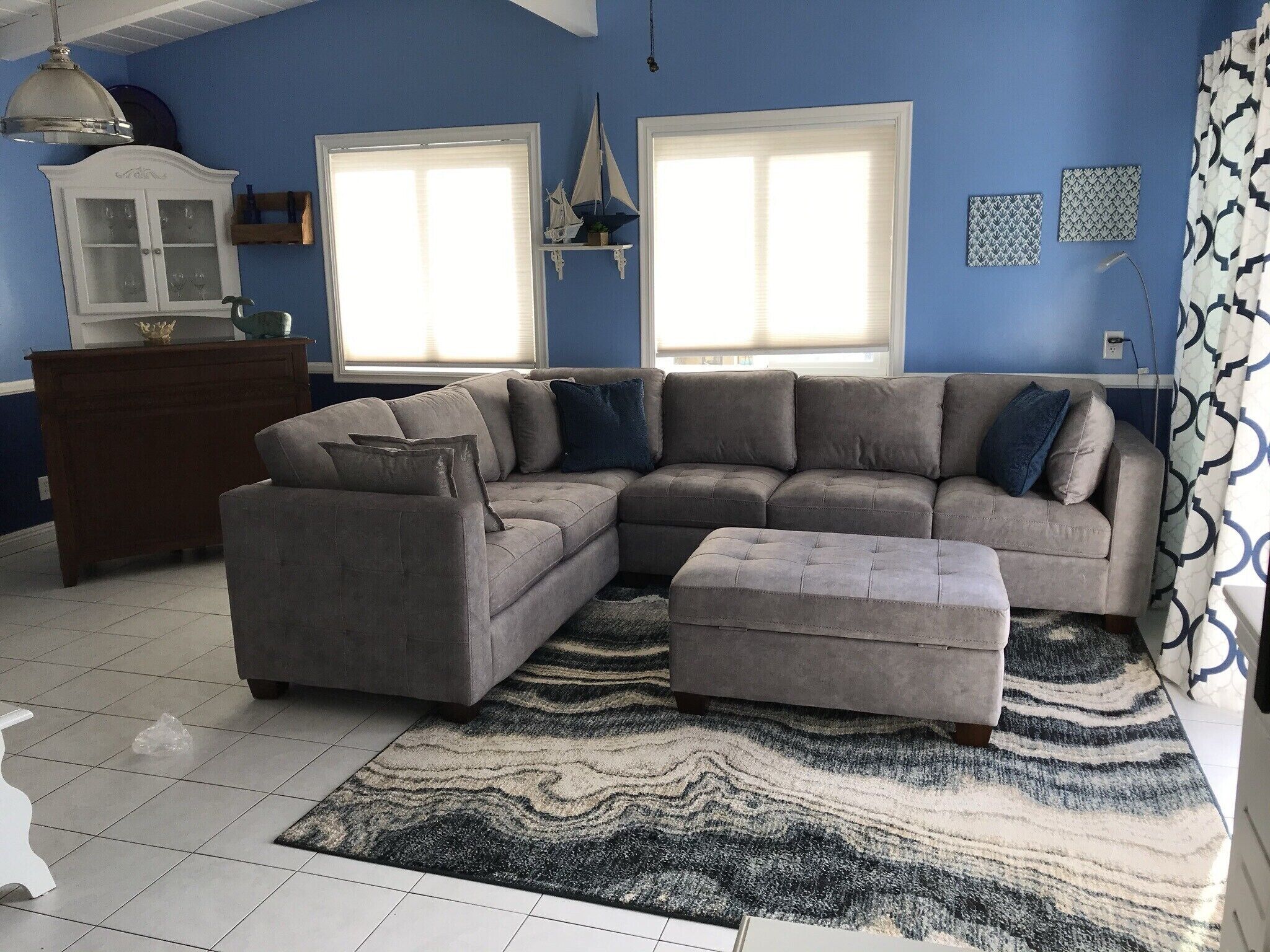 Televisión y chimenea 