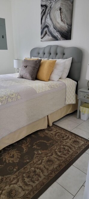 4 bedrooms, iron/ironing board, WiFi, bed sheets