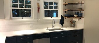 Great River View Easy Stroll to downtown 