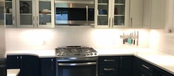 Great River View Easy Stroll to downtown 