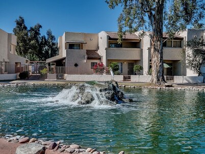 Lakefront Condo with Spectacular Views+Free WiFi