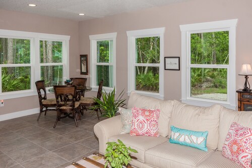 PINE BREEZE COTTAGE - A Beautiful Place To Rest Your Head