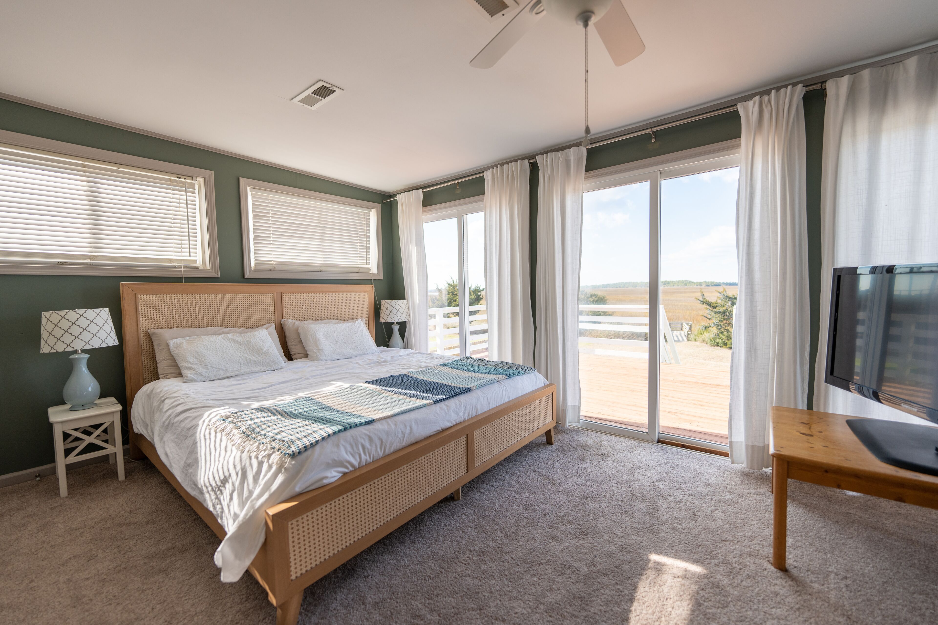 3 bedrooms, iron/ironing board, travel crib, free WiFi