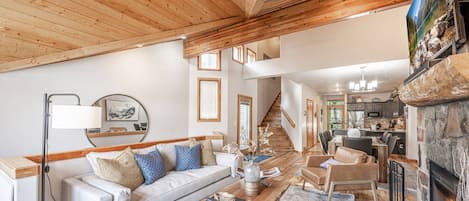 電視、壁爐、電子遊戲、DVD 播放機