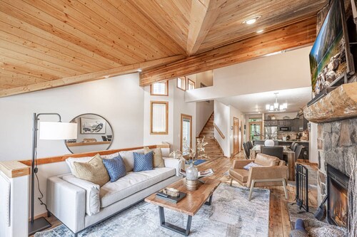 Old Town Park City | Walk to Skiing + Main St | 5BR + Hot Tub