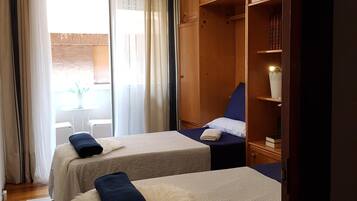 3 slaapkamers, een strijkplank/strijkijzer, wifi, beddengoed