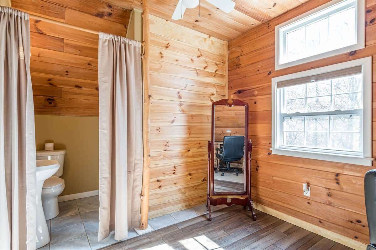 Shower, hair dryer, towels, shampoo