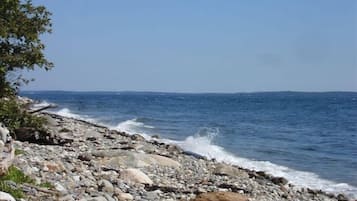 Chaises longues, serviettes de plage