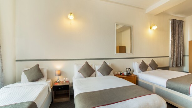 Superior Family of 5 Room | Bed sheets - Blarney Stone Hotel (Blackpool)