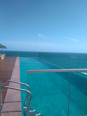 Outdoor pool - Apt. Furnished for the season in front of Barra Beach. (Salvador)