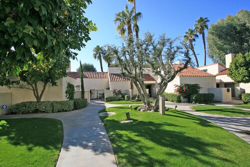 018RM 1 BR 1.5 Bath Beautiful Tennis Villa Mission Hills