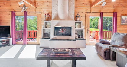 Log Home on 8 Acres close to Hershey attractions