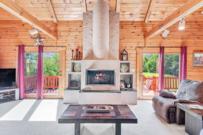 Log Home on 8 Acres close to Hershey attractions