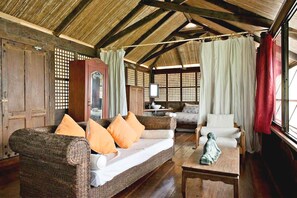 1 Bedroom House | Living area