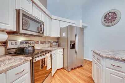 Private Fort Myers Escape w/ Screened Pool & Lanai